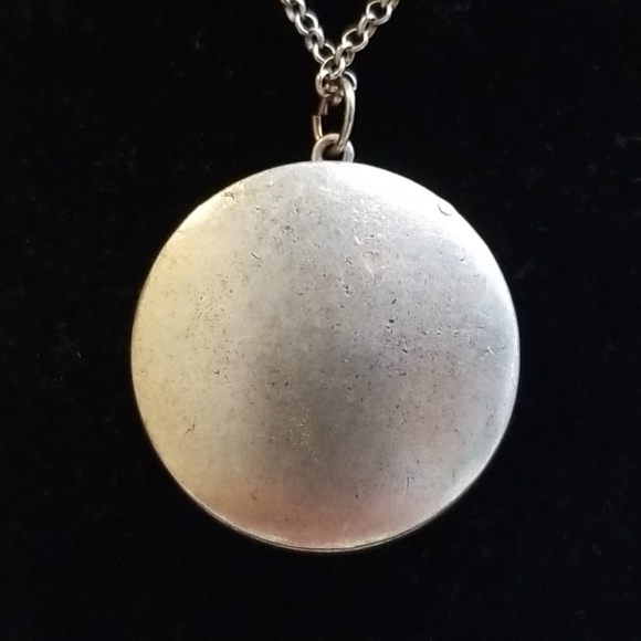 Silver carved flower jeweled accent necklace - Picture 3 of 4